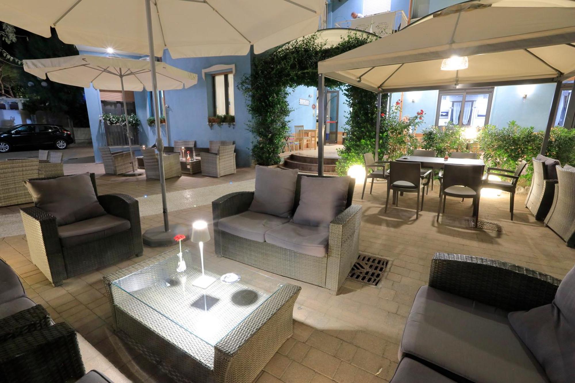 Hotel Lauretta Bellaria-Igea Marina Bagian luar foto