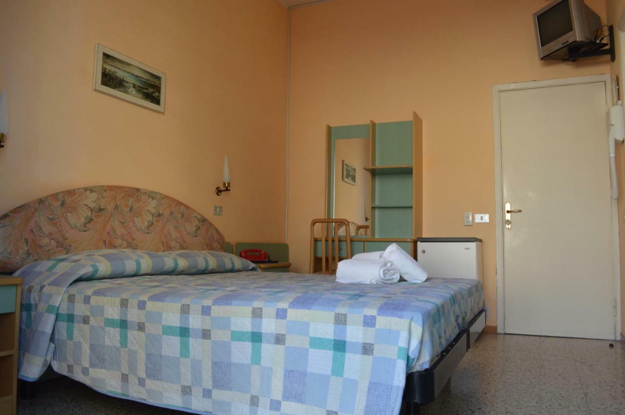 Hotel Lauretta Bellaria-Igea Marina Bagian luar foto