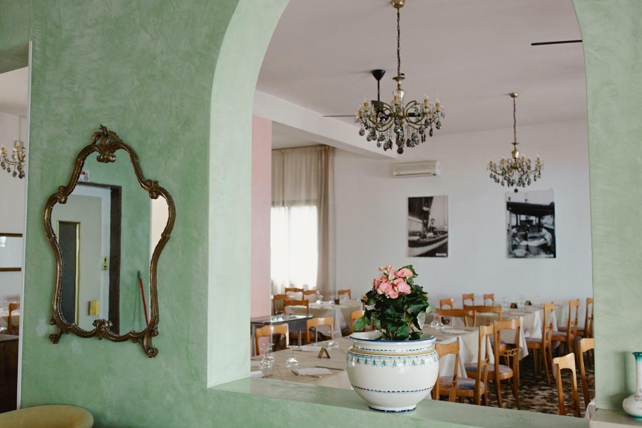 Hotel Lauretta Bellaria-Igea Marina Bagian luar foto