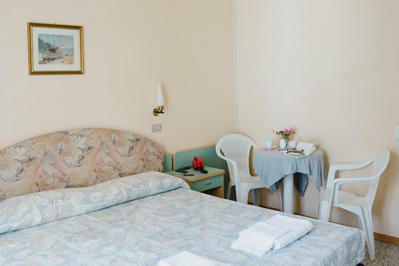 Hotel Lauretta Bellaria-Igea Marina Bagian luar foto
