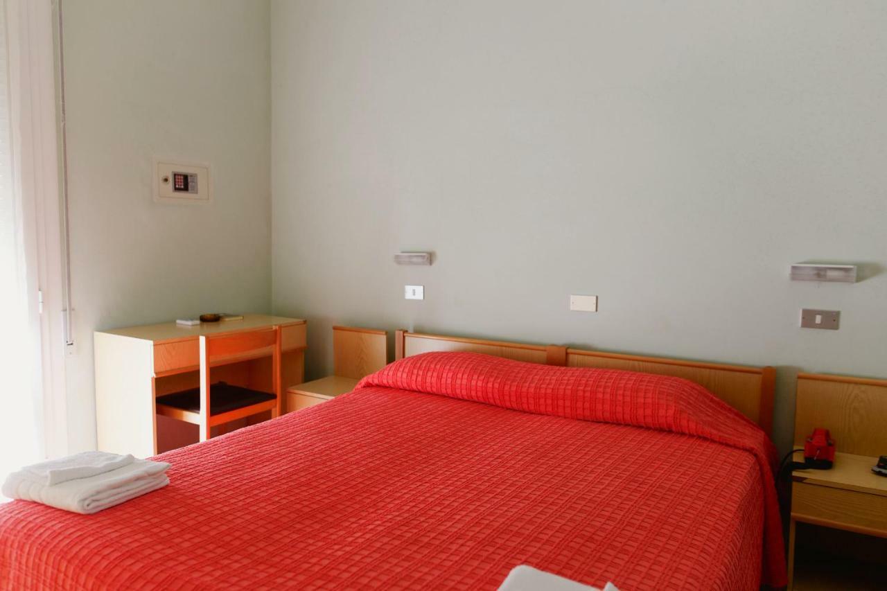 Hotel Lauretta Bellaria-Igea Marina Bagian luar foto