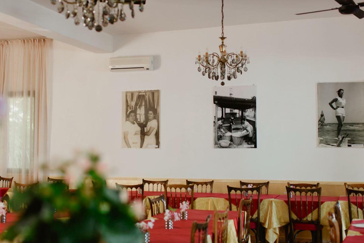 Hotel Lauretta Bellaria-Igea Marina Bagian luar foto